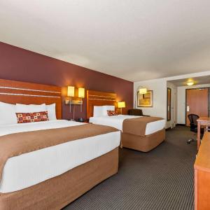 Deluxe, Two Queen Beds, Non Smoking