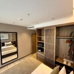 One-Bedroom Apartment with City View