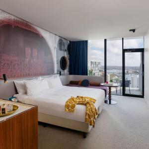 Standard King Room with Balcony and Harbor View