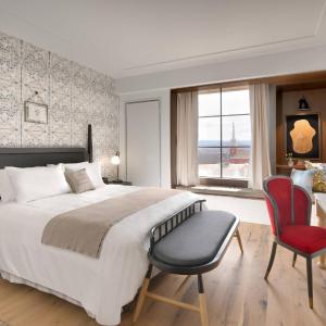Guest room, 1 King, City view
