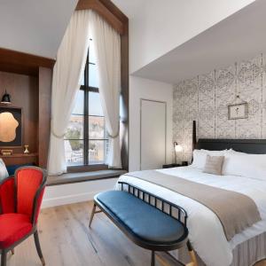 King Dormer Room - Top Floor/Mobility/Hearing Accessible with Roll-In Shower