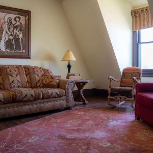 King Suite with Sofa Bed and Shower