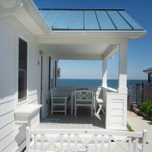 Bungalow - Water Front 