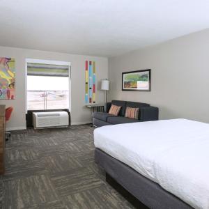 King Room with Sofa Bed and Study - Non-Smoking