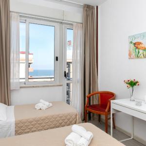 Triple Room with Sea View