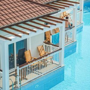 Double Room with Pool Access