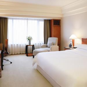Premium King Room with City View