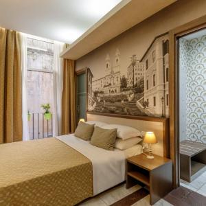 Quintuple Room