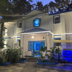 Deluxe Double Room (2 Adults + 1 Child)