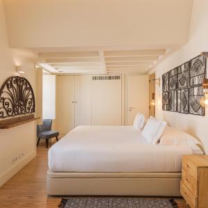 Deluxe One-Bedroom Apartment with Mezzanine - Top Floor
