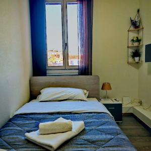 Single Room with Shared Bathroom