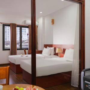 One-Bedroom Apartment with Balcony