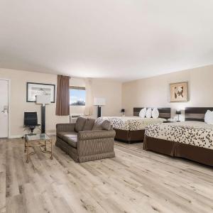 Deluxe King Suite