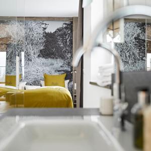 Deluxe One-Bedroom Suite