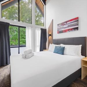 Premium Two Bedroom Apartment with Spa Pool
