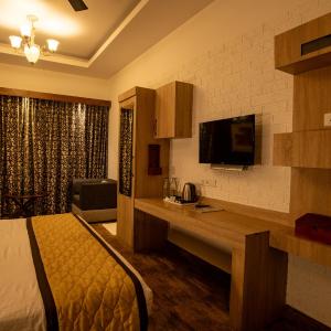 Deluxe King Room