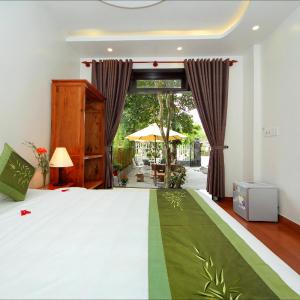Deluxe Double Room with Garden View