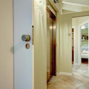 Suite with Mountain View