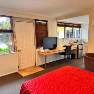Deluxe Queen Studio 