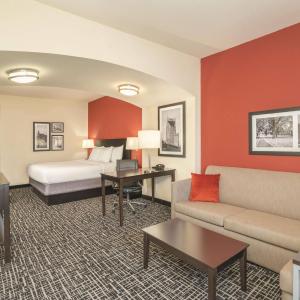 Deluxe King Room - Non-Smoking