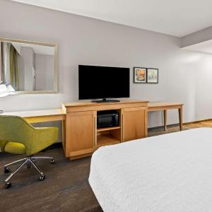 King Room with King Bed - Non-Smoking