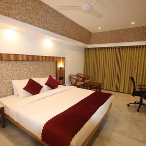 Queen Room with Balcony