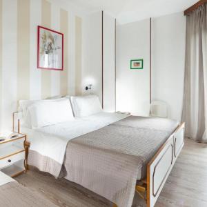 One-Bedroom Apartment with Sea View