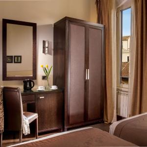 Double or Twin Room with External Private Bathroom