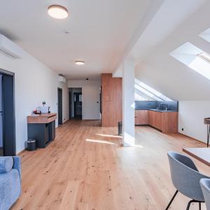 Two-Bedroom Apartment with Mountain View
