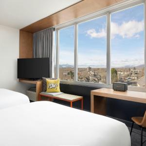 Queen Room with Two Queen Beds, Mountain View and Transfer Shower - Mobility Access/Hearing Accessible
