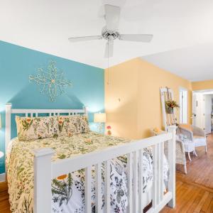 Queen Room - Summer