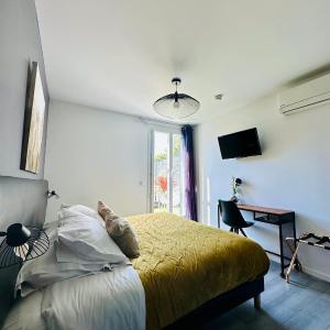 Double or Twin Room with Terrace