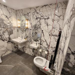 Superior Deluxe Accessible - Coach House
