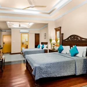Family Room with Free Airport Pickup