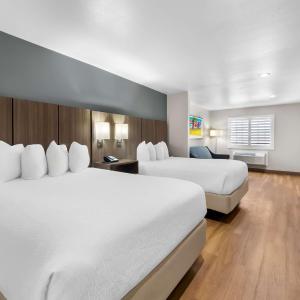 Large Queen Room with Two Queen Beds and Sofa Bed - Disability Access With Roll-In Shower/Non-Smoking