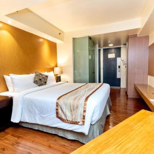 Standard Queen Room