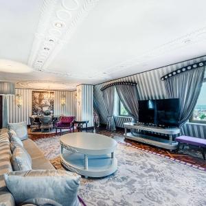 Presidential King Suite with Sauna & Hot Tub