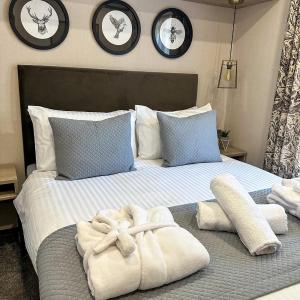 3 Bedroom Deluxe Junior Lodge with Hot Tub