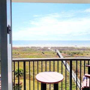 409 Beachfront Heated Pool Gulf View 2 Bedroom 1 Bath