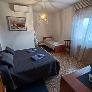 Economy Triple Room