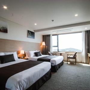 Premier Twin Room with Sea View