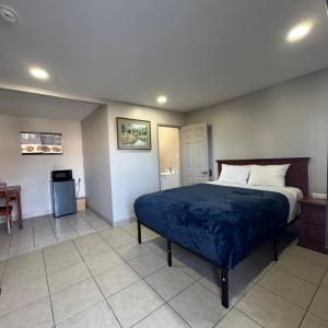 Queen Room - Non Smoking/Exterior Hall