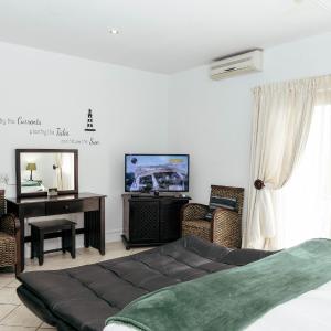 Standard Room with Double Bed and Sleeper Couch