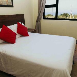 Three-Bedroom Apartment with 2 Double Bedrooms and Twin Beds
