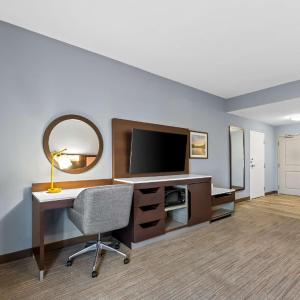 Queen Room with Two Queen Beds - Mobility and Hearing Access/Non-Smoking