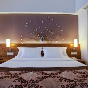 Deluxe Double or Twin Room with Pool Access