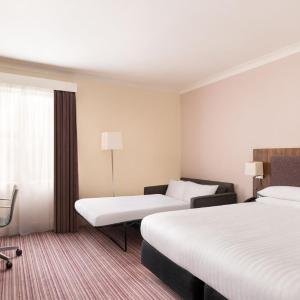 Standard Queen Room with Sofa Bed - Non-Smoking