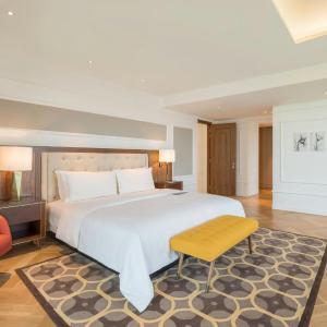 1 King Bed, Club Lounge Access, Presidential Suite