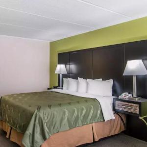 Efficiency King Room - Non Smoking/Pet Friendly
