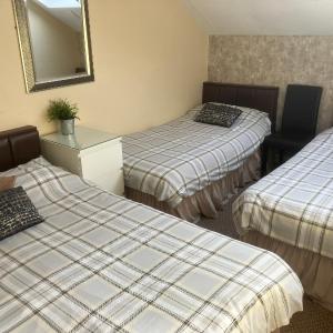 Family Room (2 Adults + 2 Children)